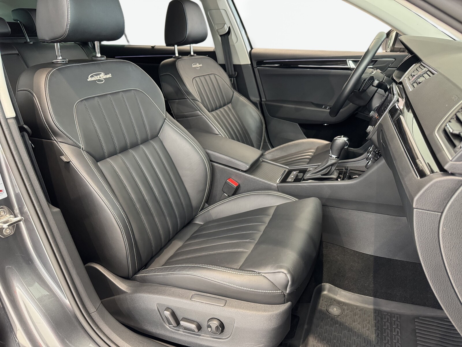 Škoda Superb Combi - zdjęcie 19