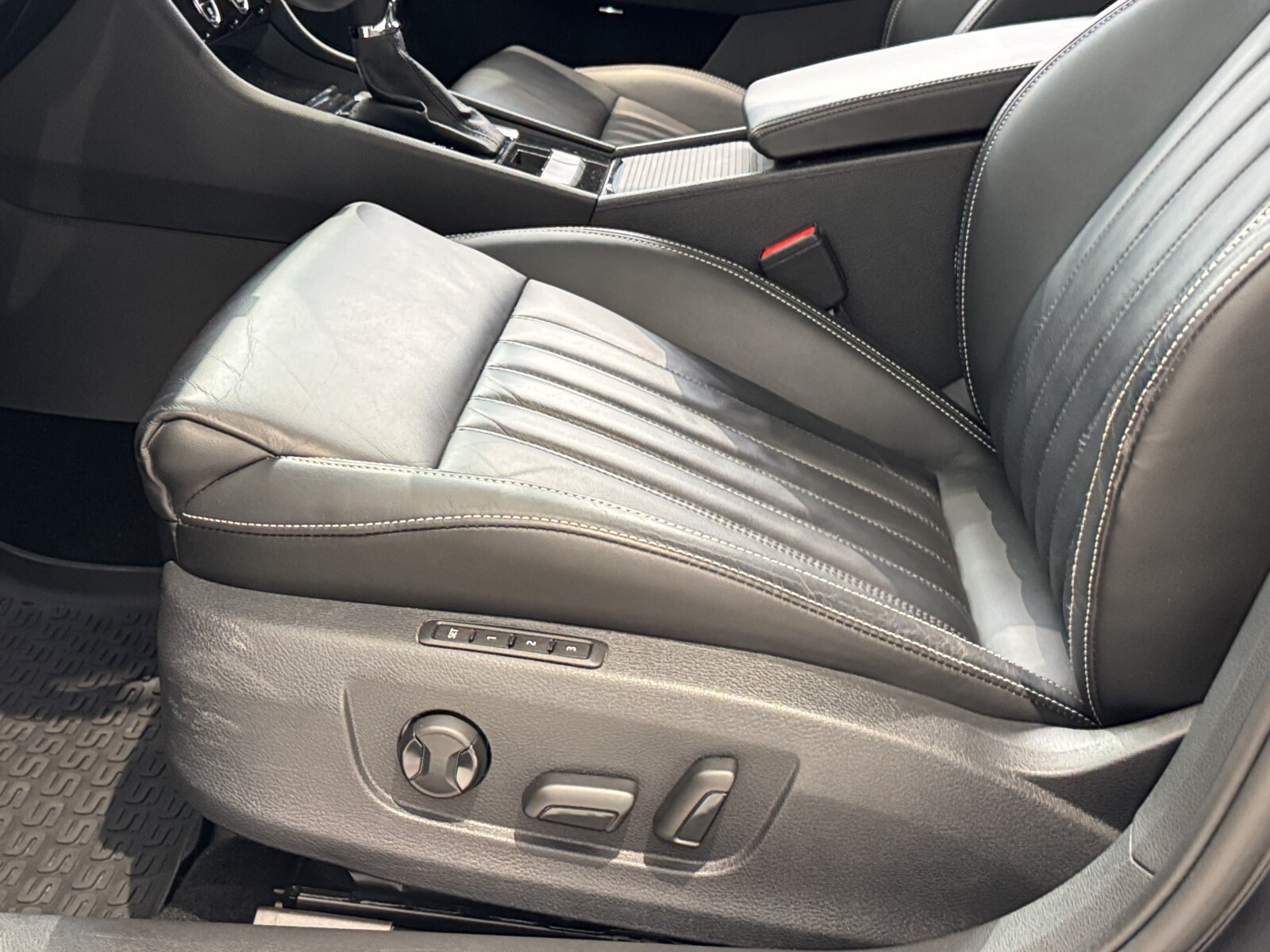 Škoda Superb Combi - zdjęcie 25