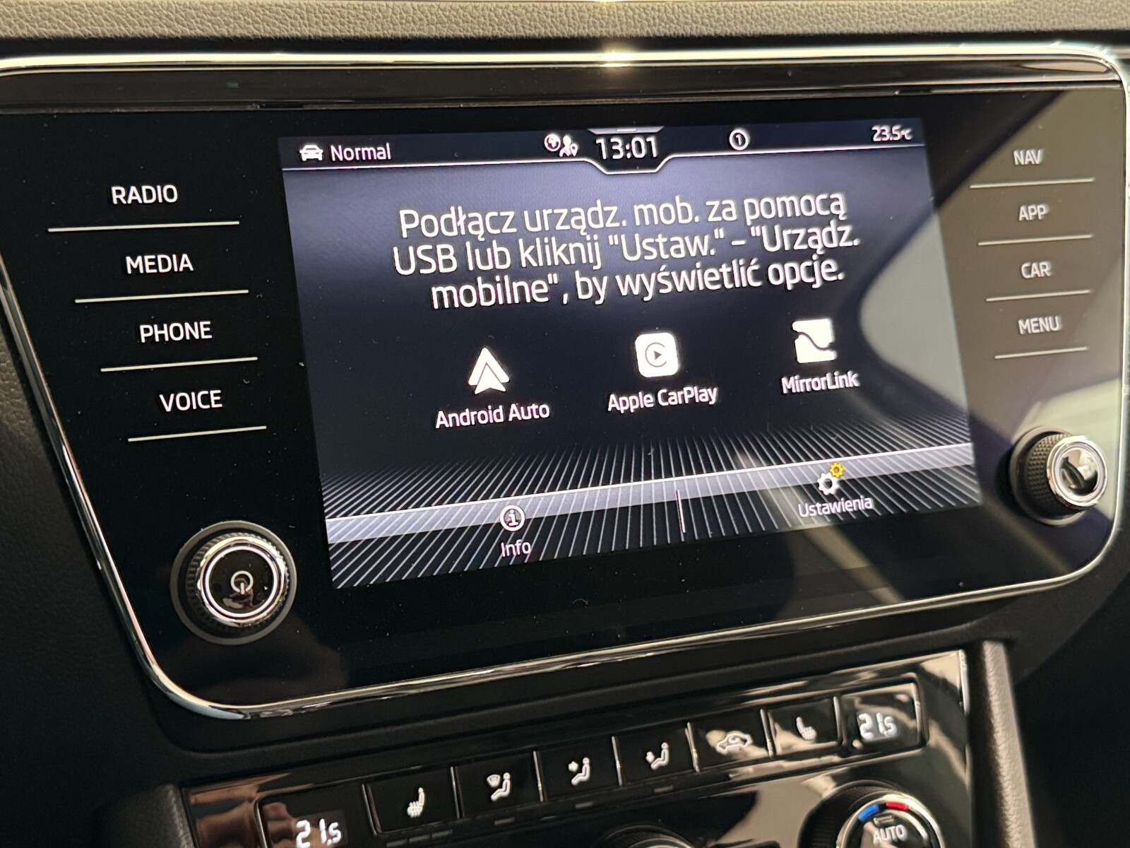 Škoda Superb Combi - zdjęcie 36