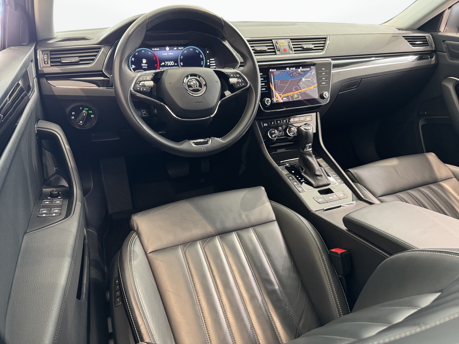 Škoda Superb Combi - zdjęcie 14