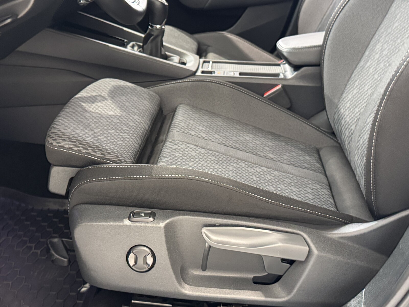 Škoda Octavia Combi - zdjęcie 24