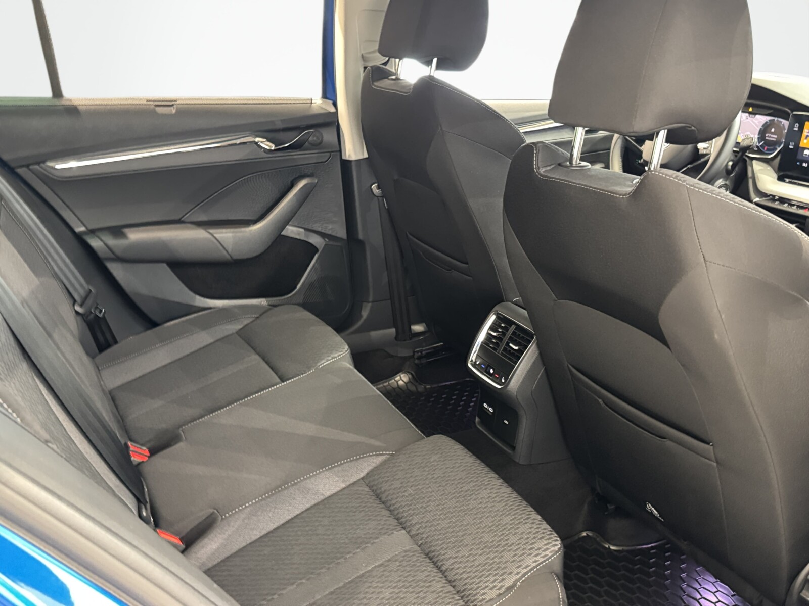 Škoda Octavia Combi - zdjęcie 17