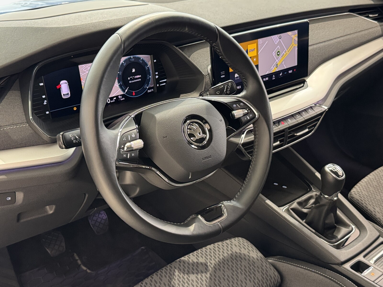 Škoda Octavia Combi - zdjęcie 25