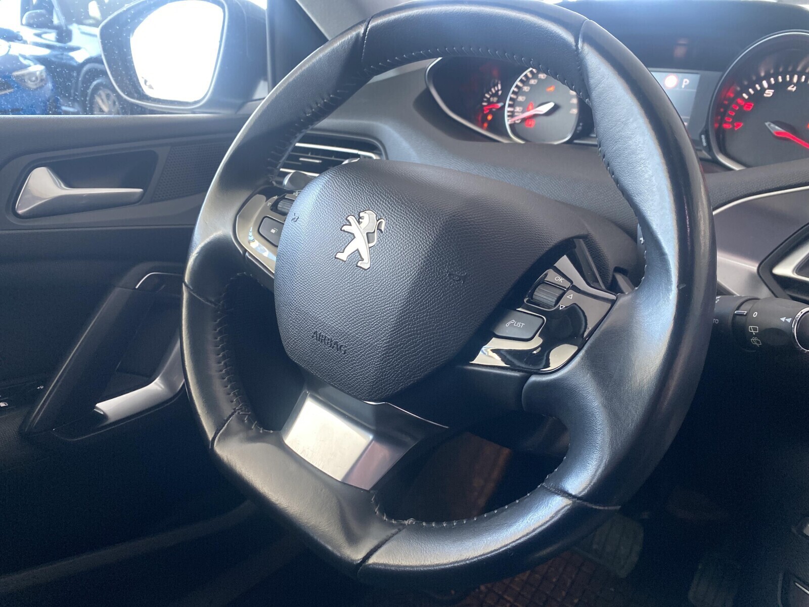 Peugeot 308 - zdjęcie 23