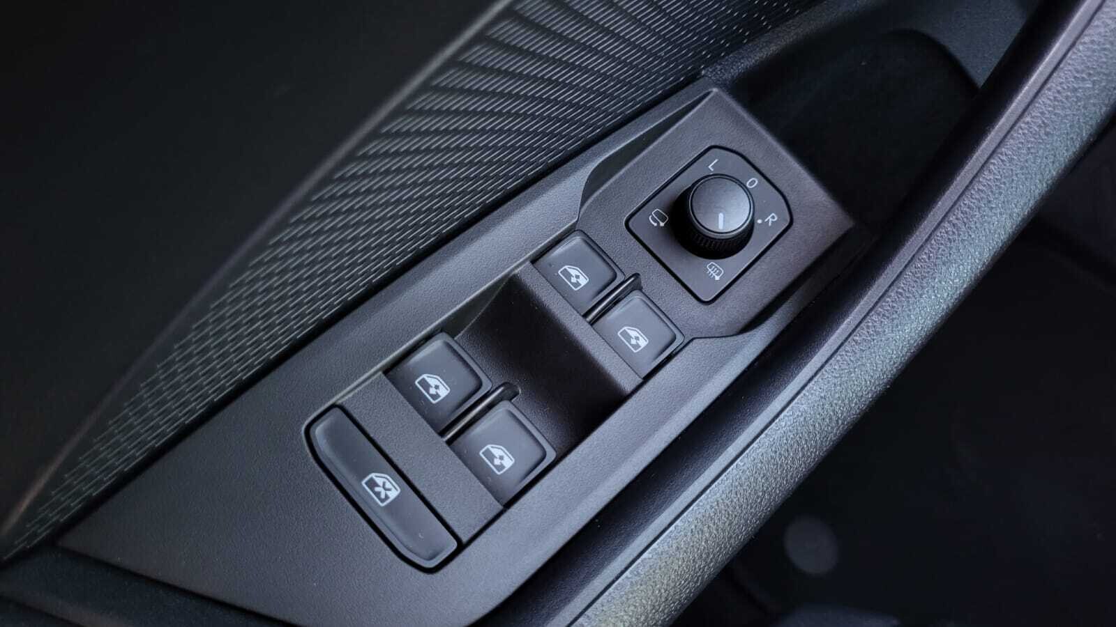 Škoda Octavia Combi - zdjęcie 18