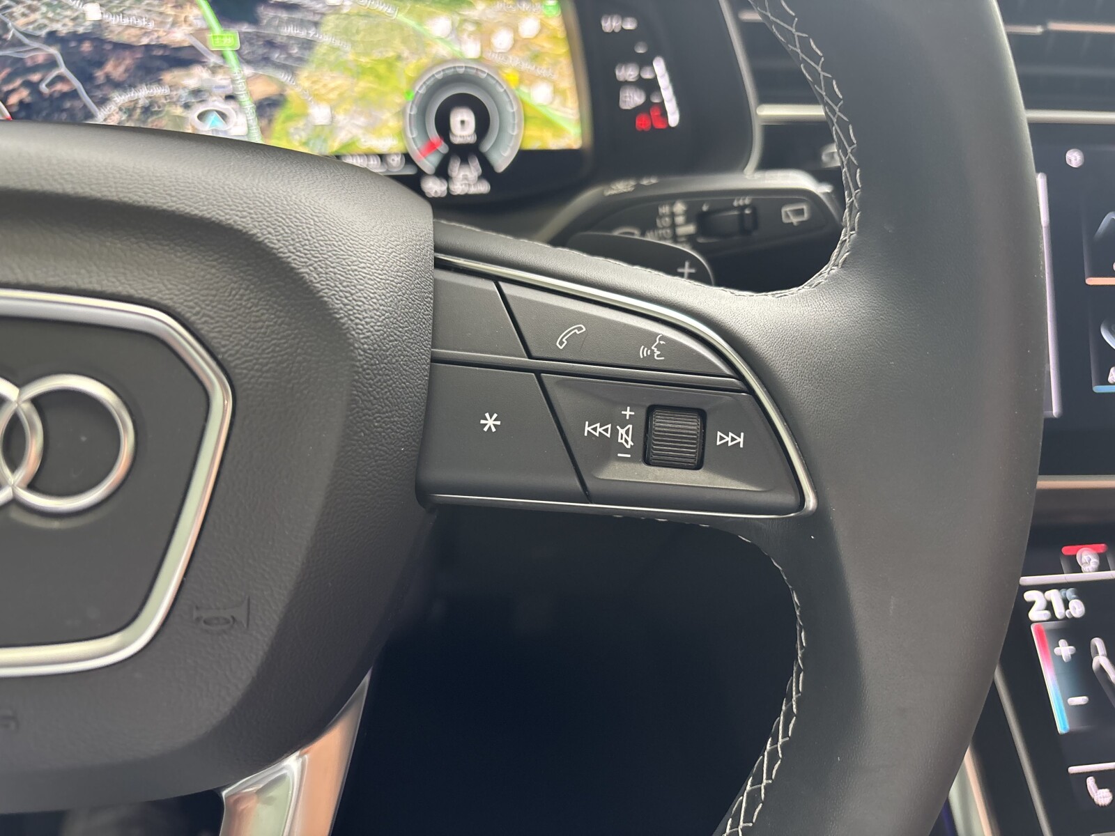 Audi Q8 - zdjęcie 15