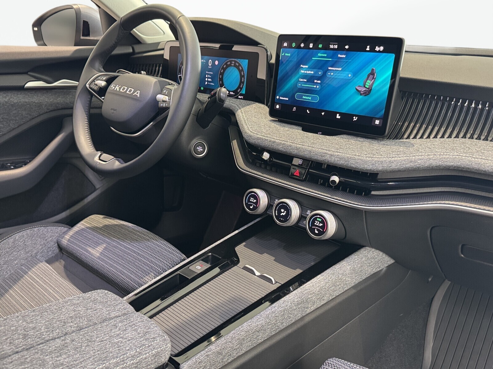 Škoda Superb Combi - zdjęcie 18