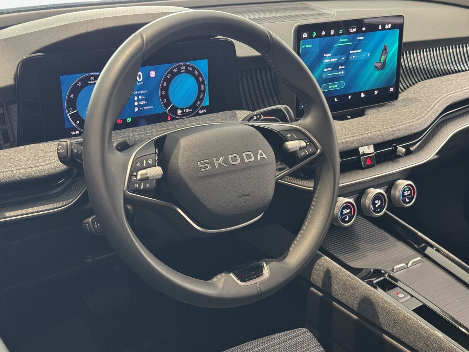 Škoda Superb Combi - zdjęcie 20