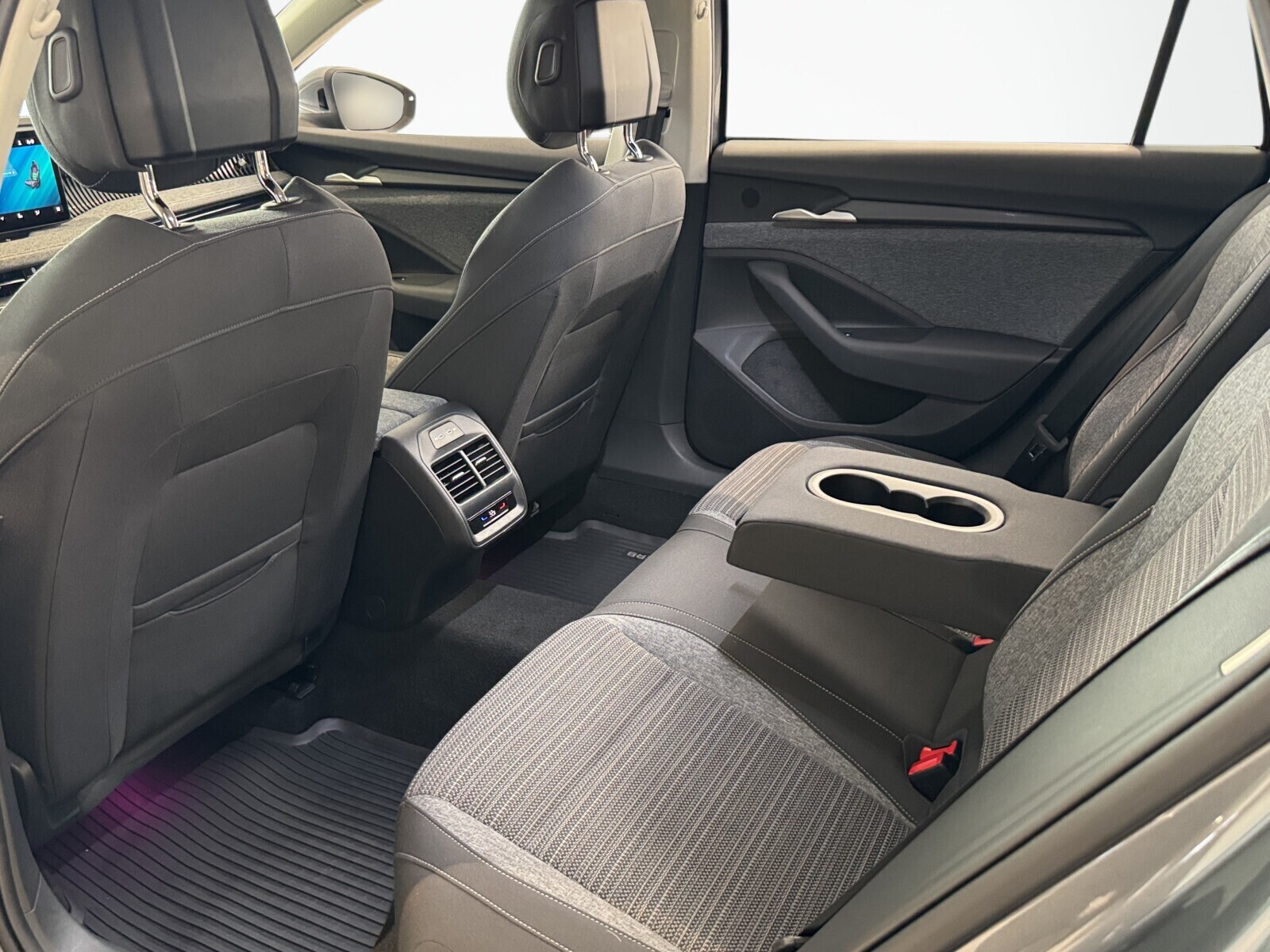 Škoda Superb Combi - zdjęcie 13