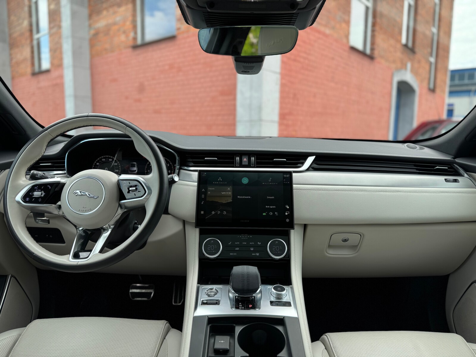 Jaguar F-Pace - zdjęcie 25