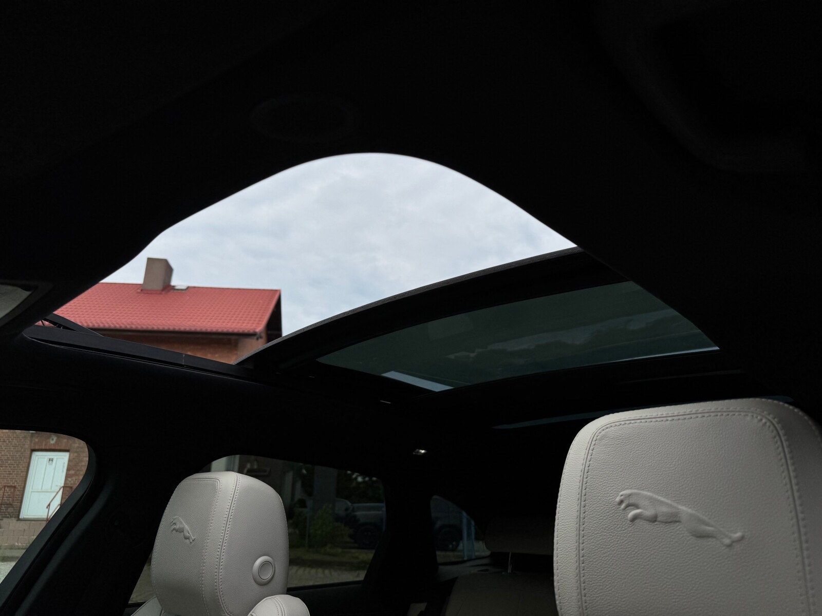Jaguar F-Pace - zdjęcie 21