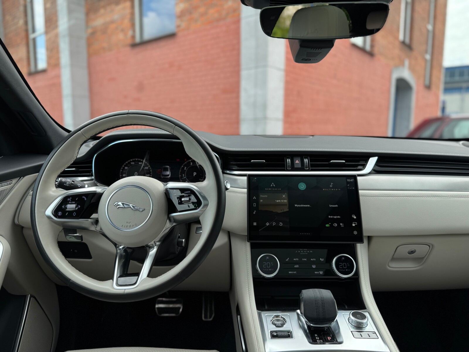 Jaguar F-Pace - zdjęcie 24