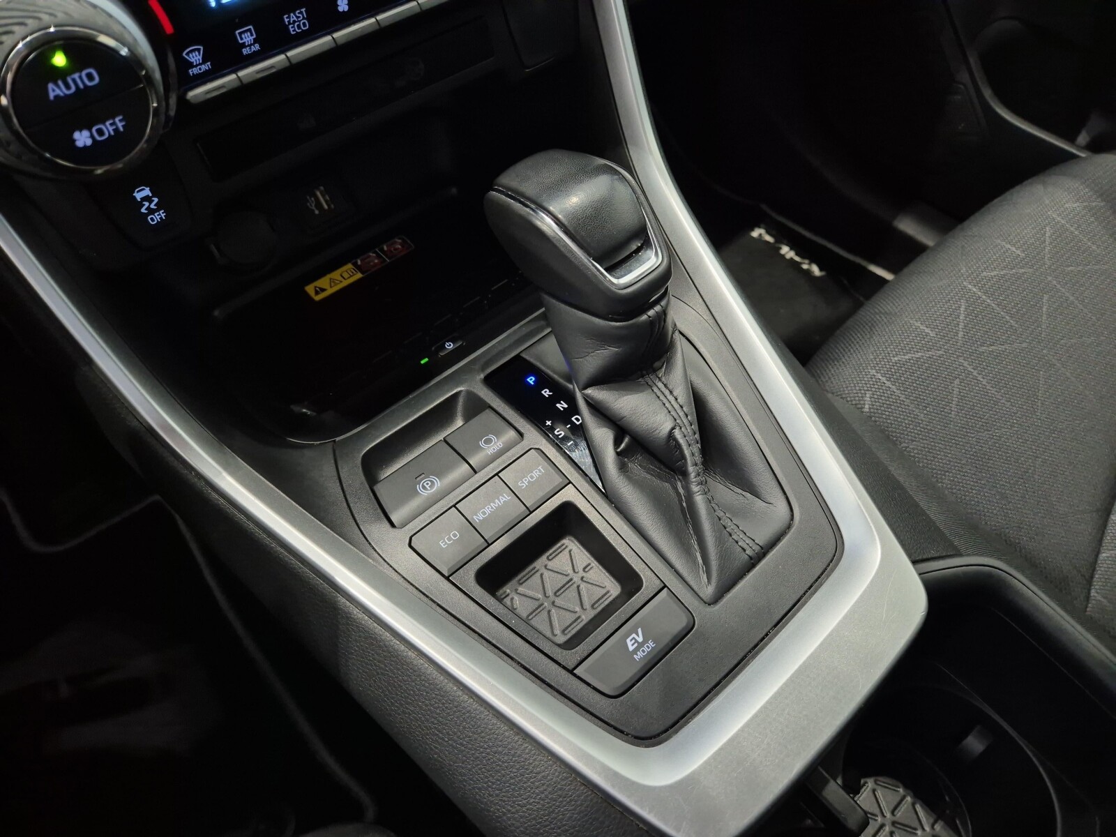 Toyota RAV 4 - zdjęcie 12