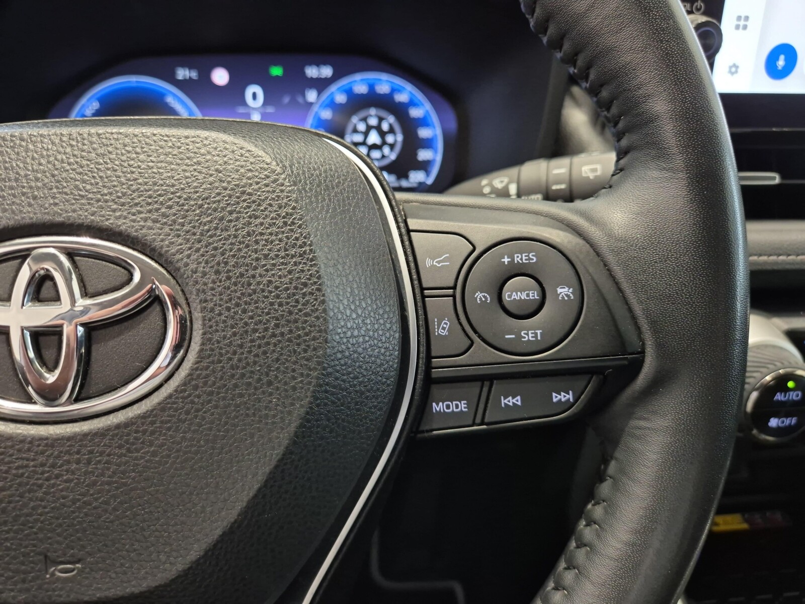 Toyota RAV 4 - zdjęcie 18
