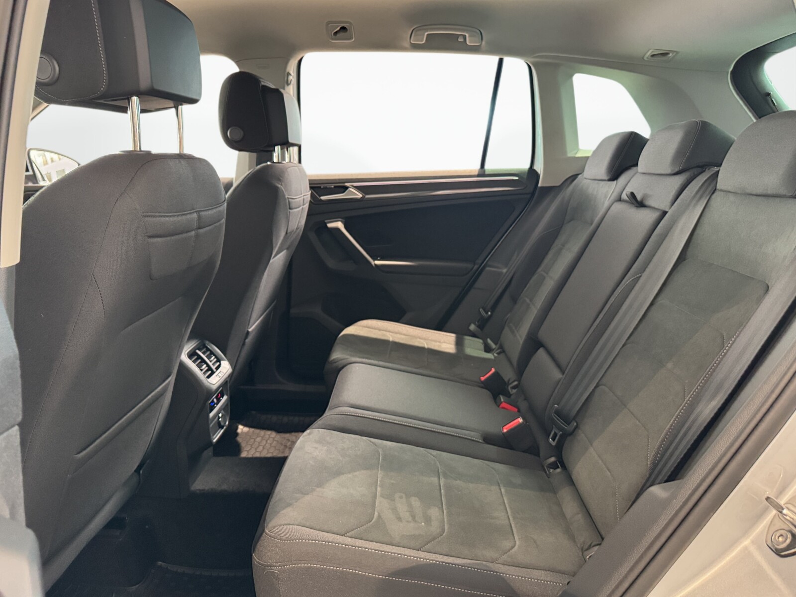 Volkswagen Tiguan - zdjęcie 12
