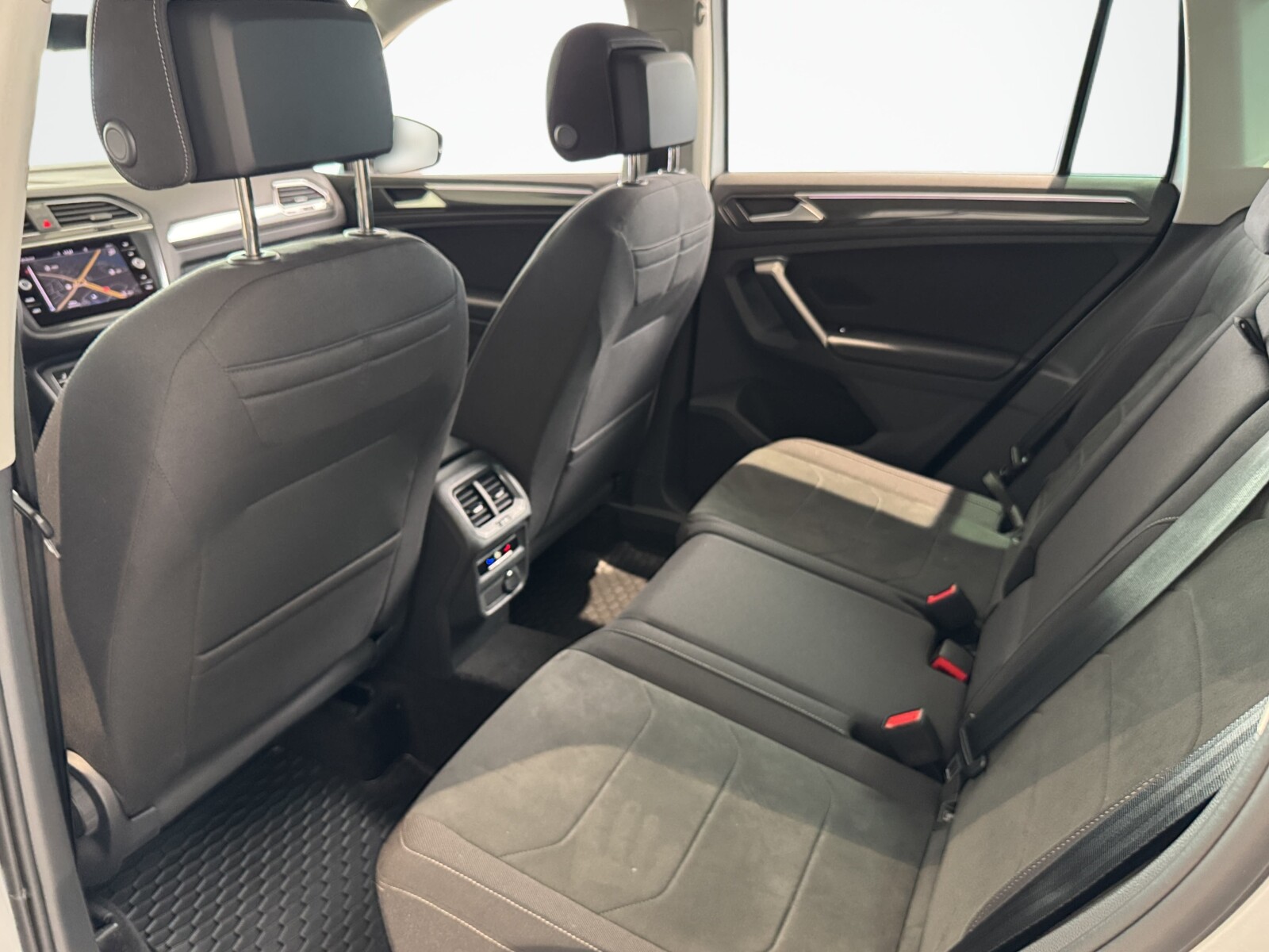 Volkswagen Tiguan - zdjęcie 13