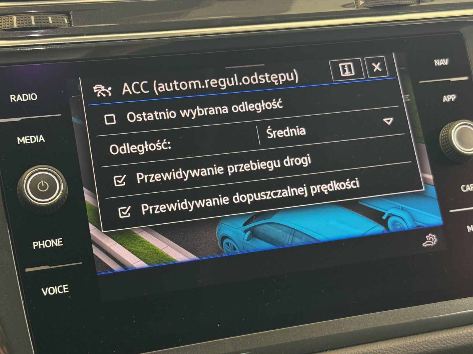 Volkswagen Tiguan - zdjęcie 35