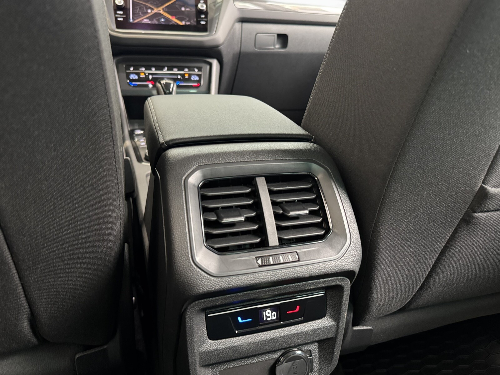 Volkswagen Tiguan - zdjęcie 15