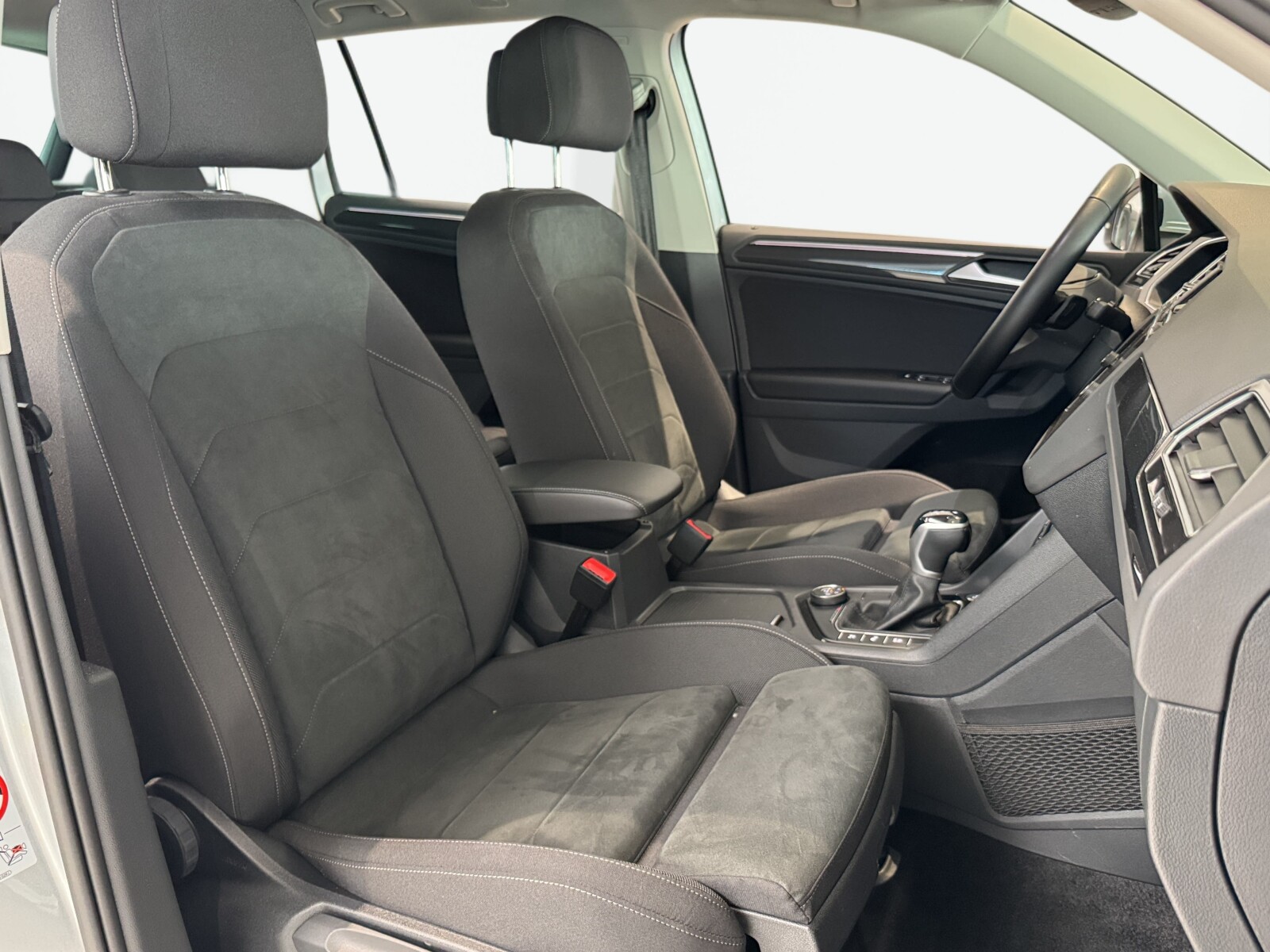 Volkswagen Tiguan - zdjęcie 17