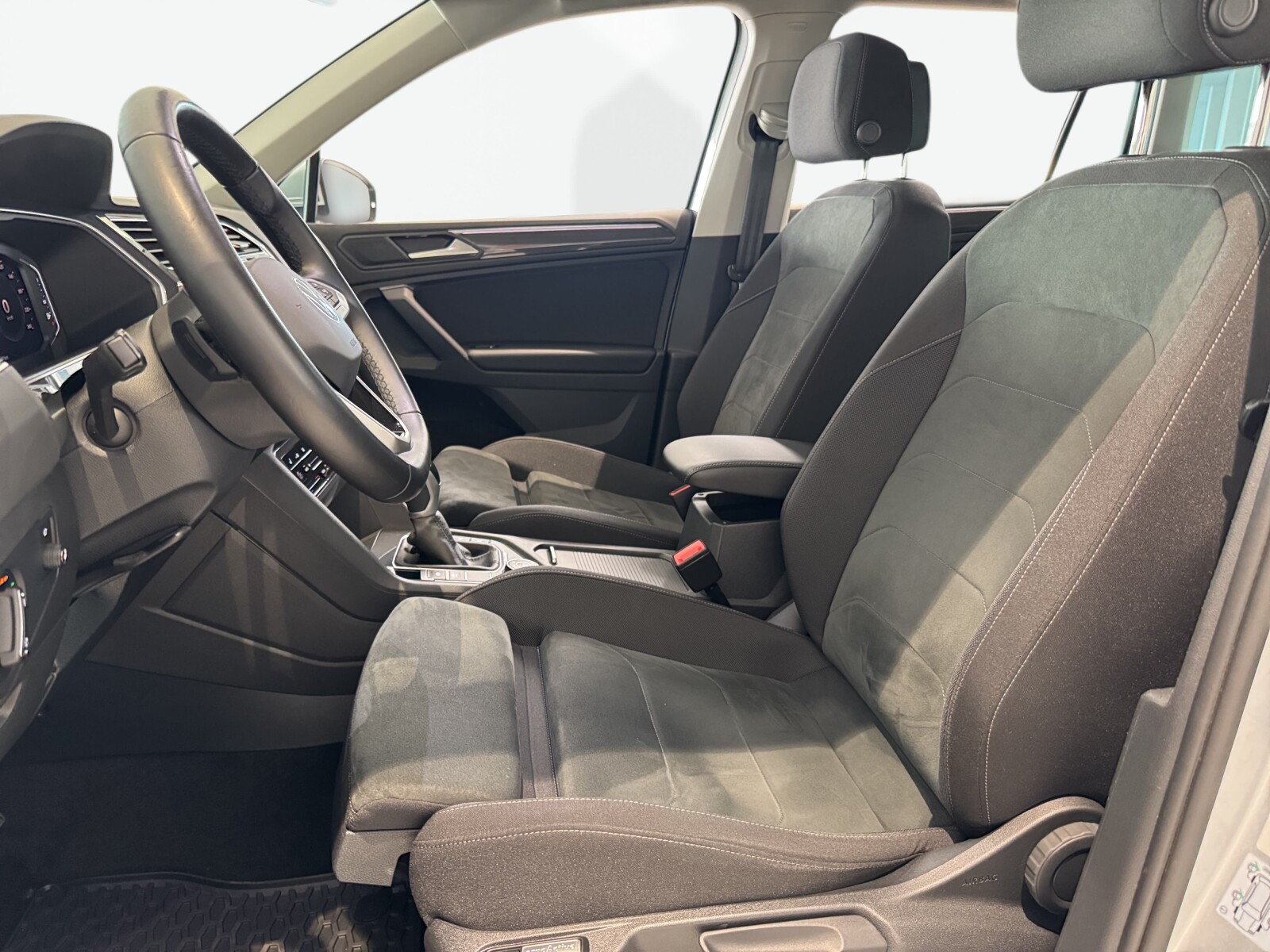 Volkswagen Tiguan - zdjęcie 9