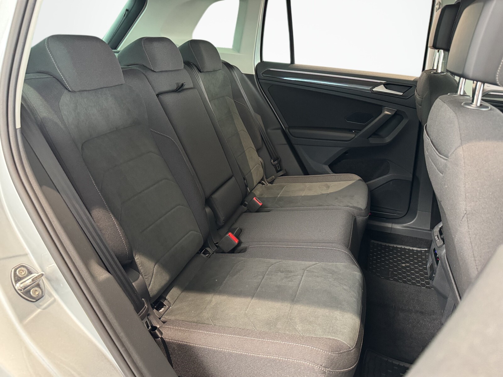 Volkswagen Tiguan - zdjęcie 16