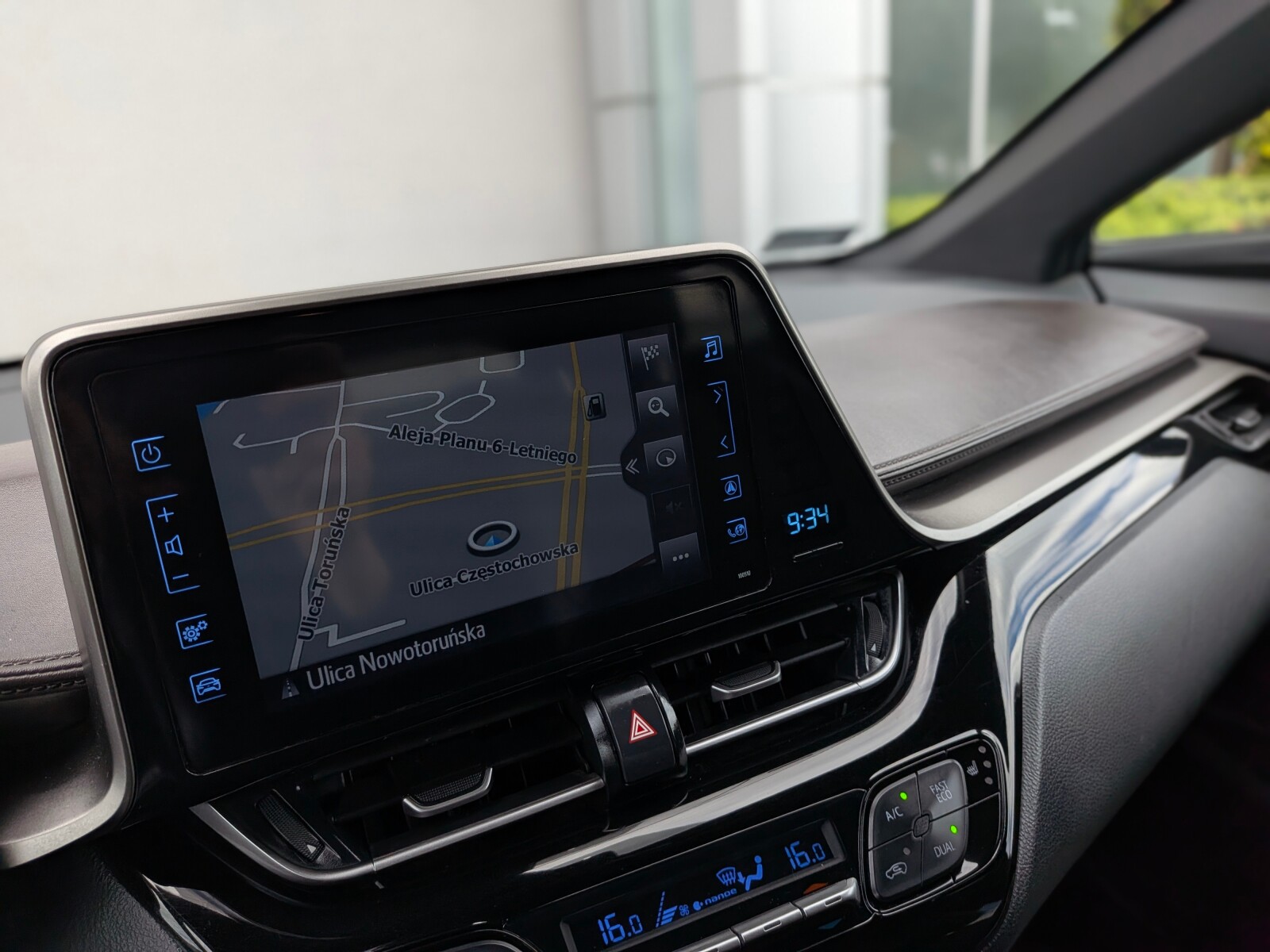 Toyota C-HR - zdjęcie 22