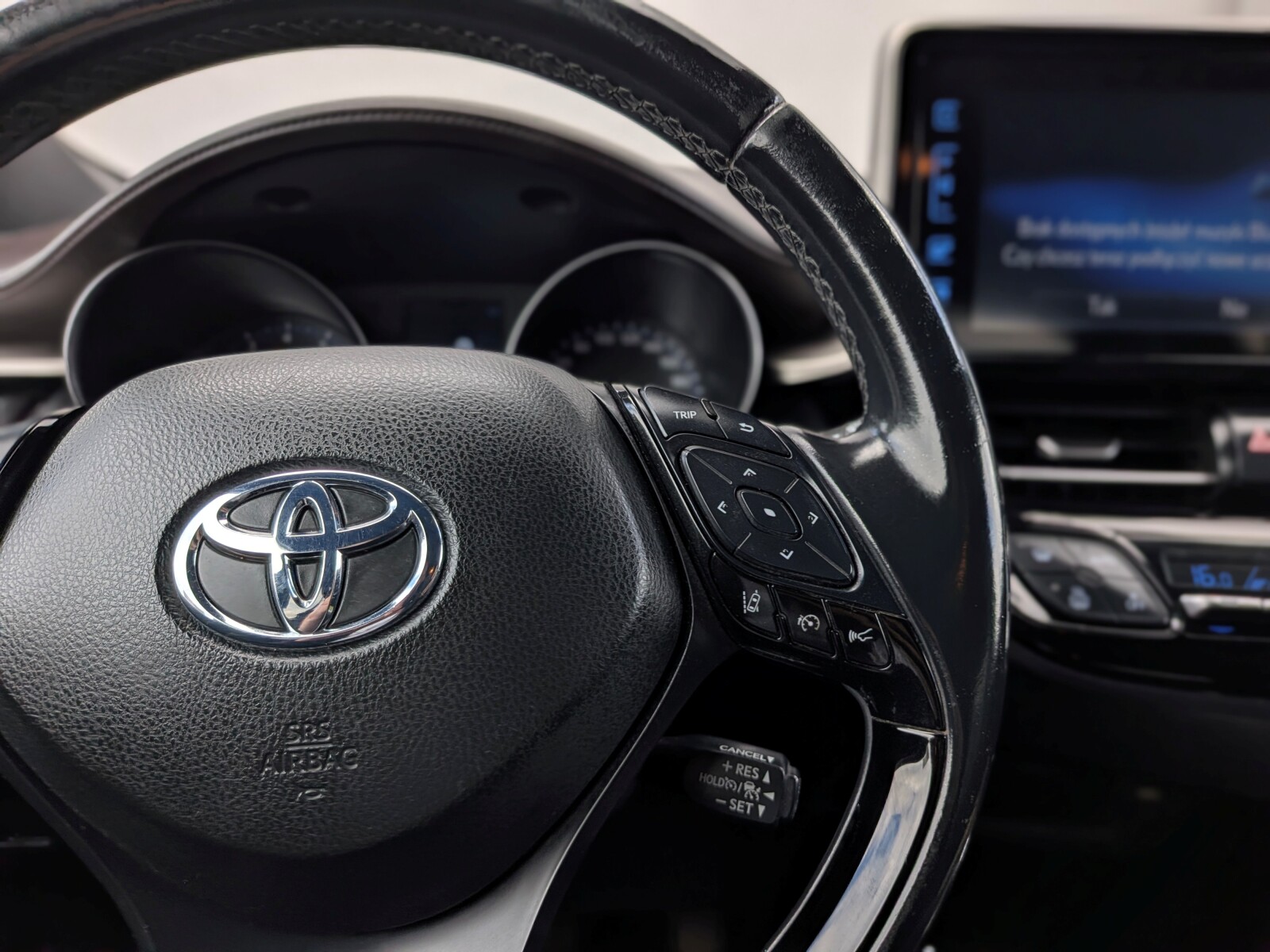 Toyota C-HR - zdjęcie 16