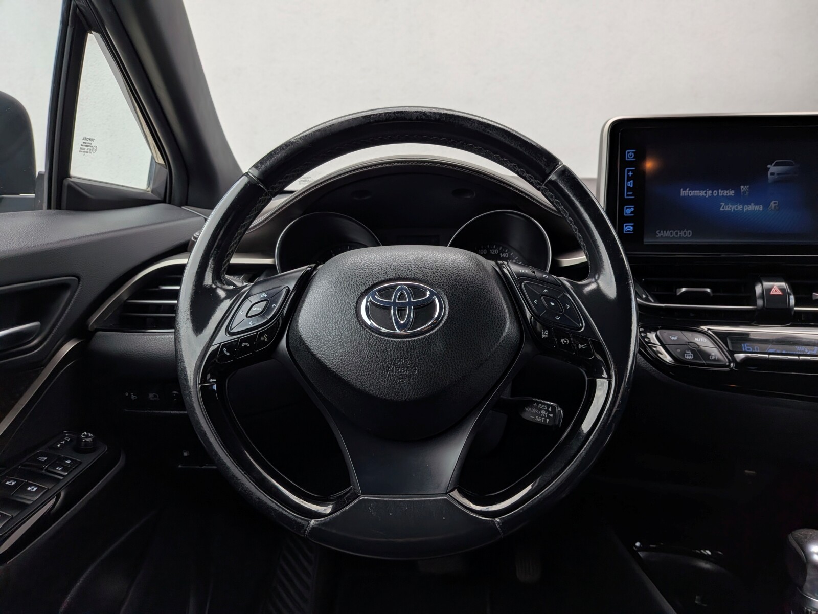 Toyota C-HR - zdjęcie 14