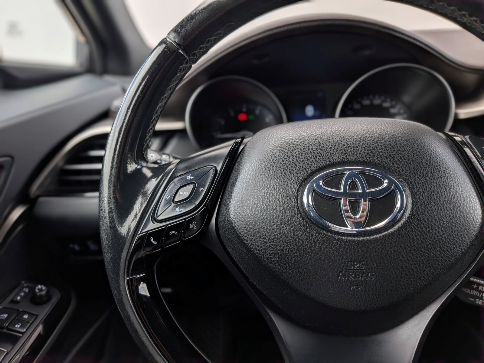 Toyota C-HR - zdjęcie 15