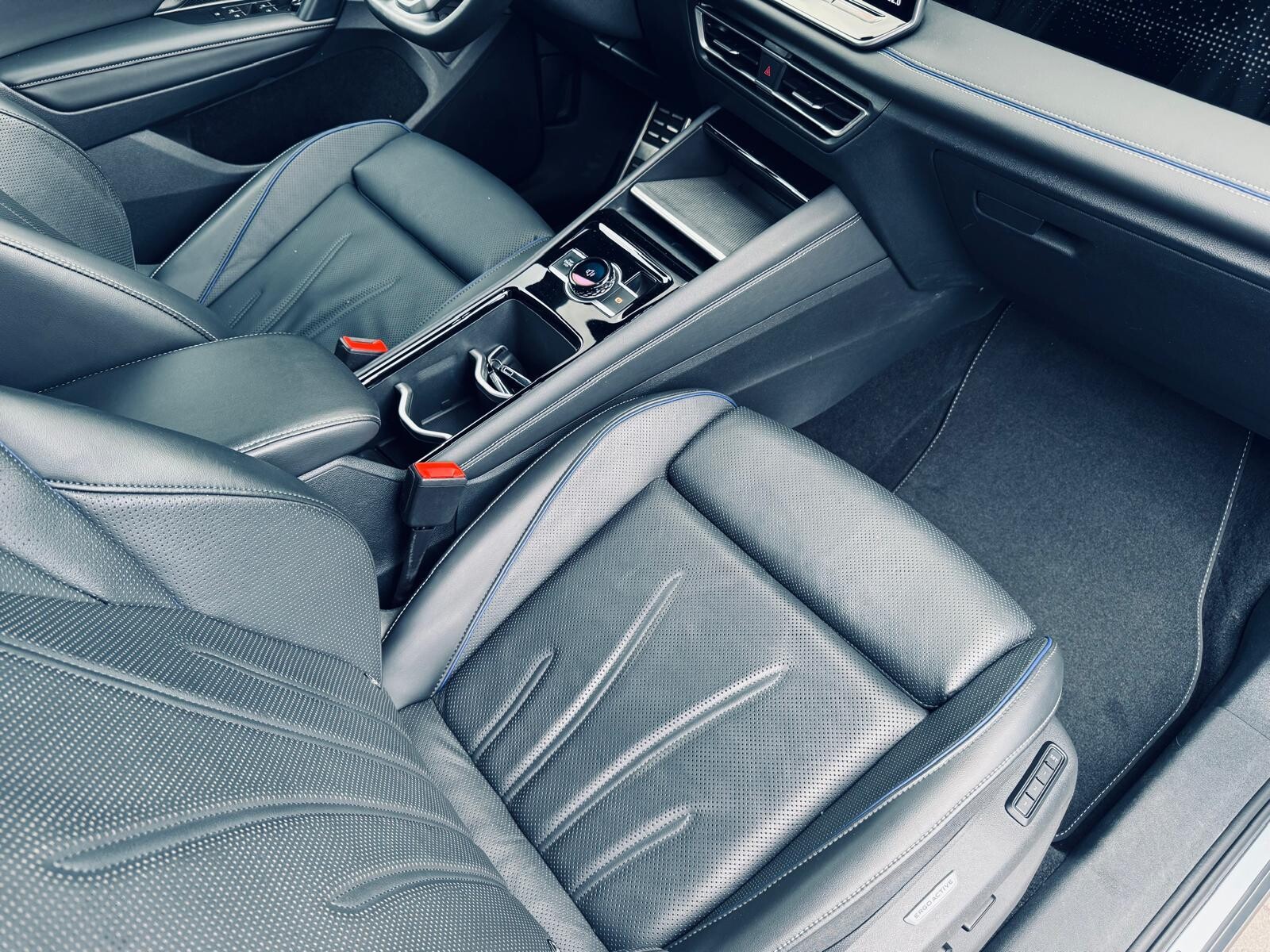 Volkswagen Tiguan - zdjęcie 18