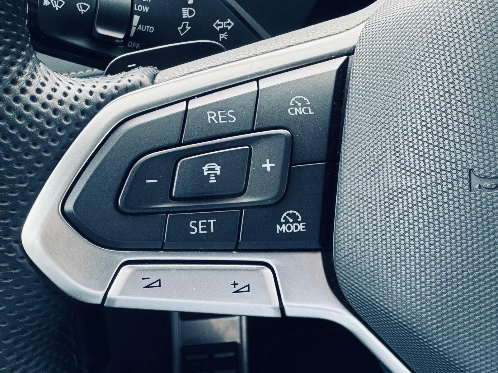 Volkswagen Tiguan - zdjęcie 26