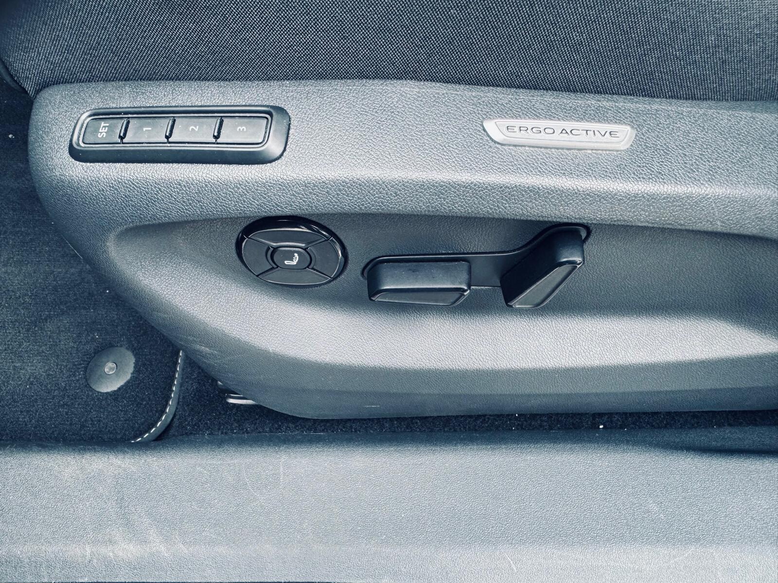 Volkswagen Tiguan - zdjęcie 12
