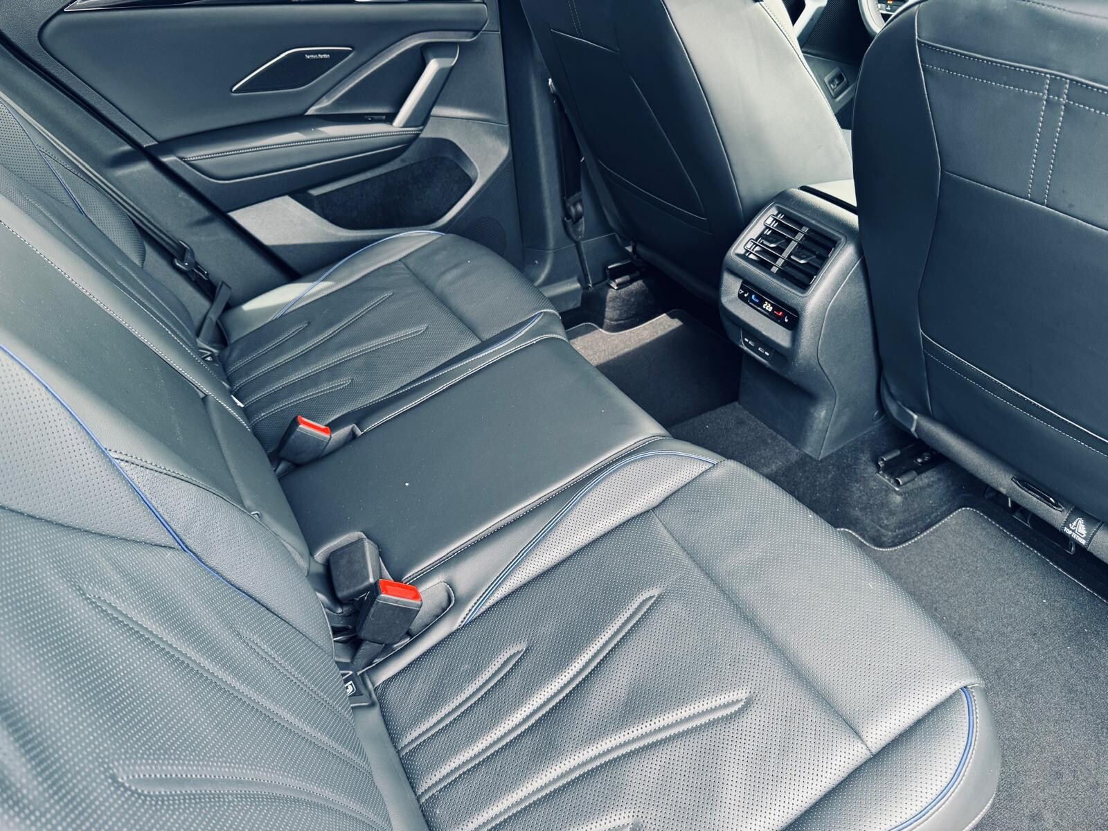 Volkswagen Tiguan - zdjęcie 21