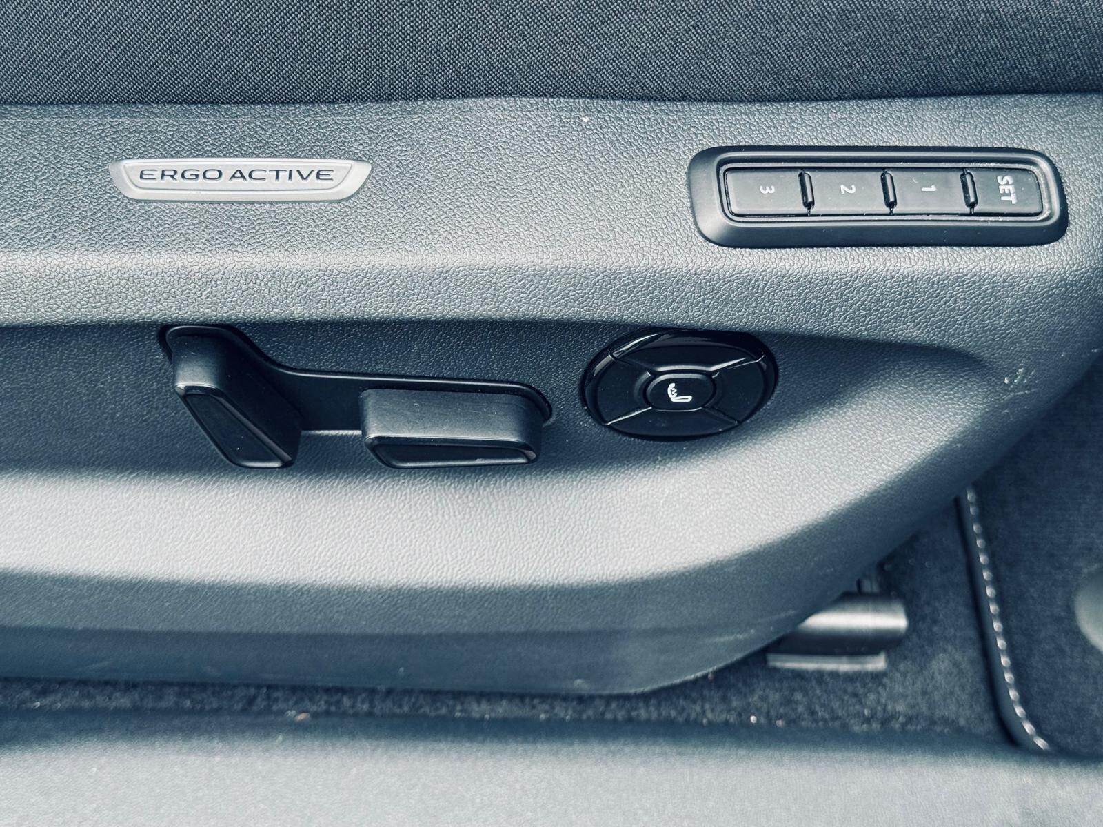 Volkswagen Tiguan - zdjęcie 19