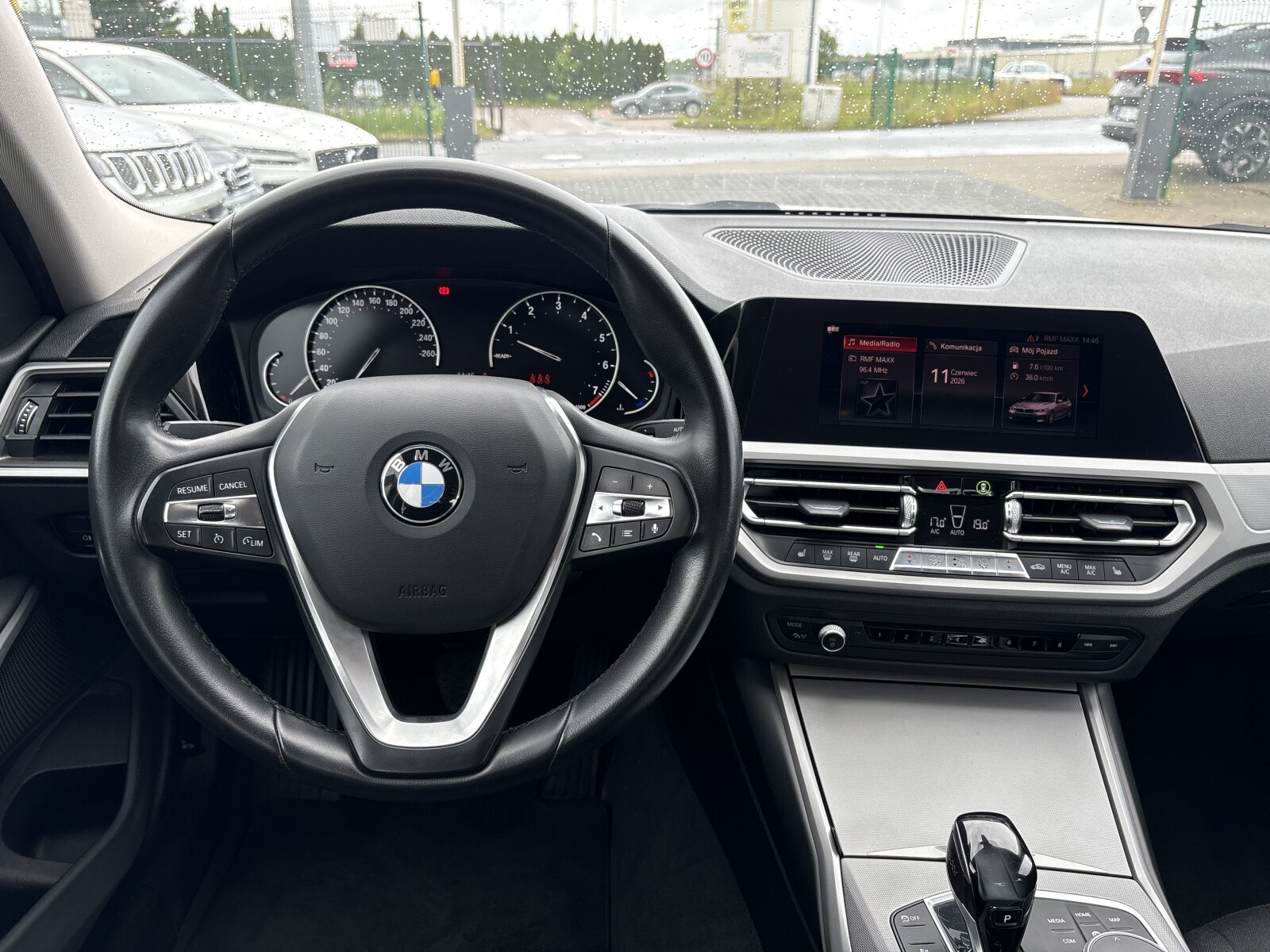 BMW 318i - zdjęcie 11
