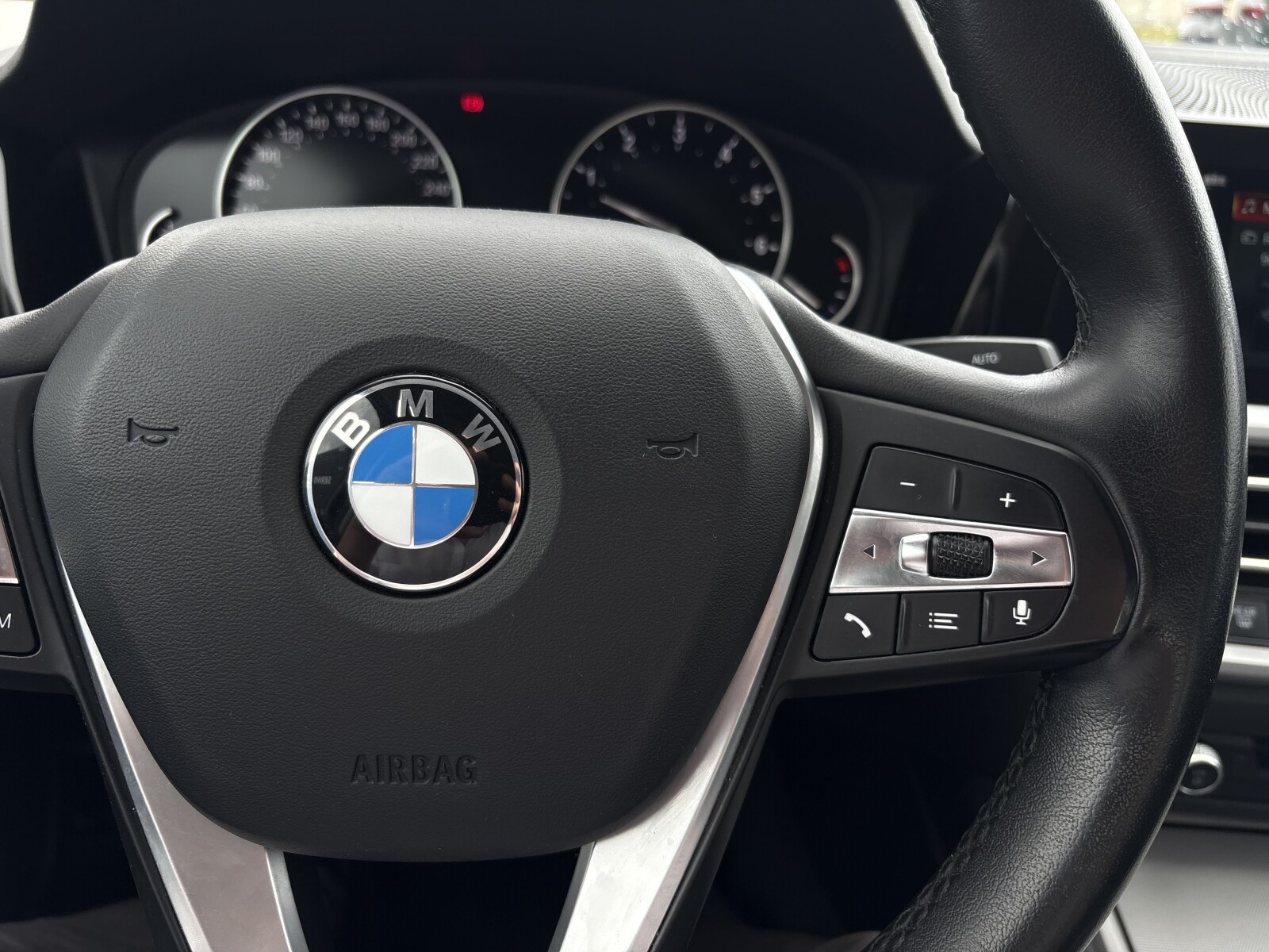 BMW 318i - zdjęcie 17