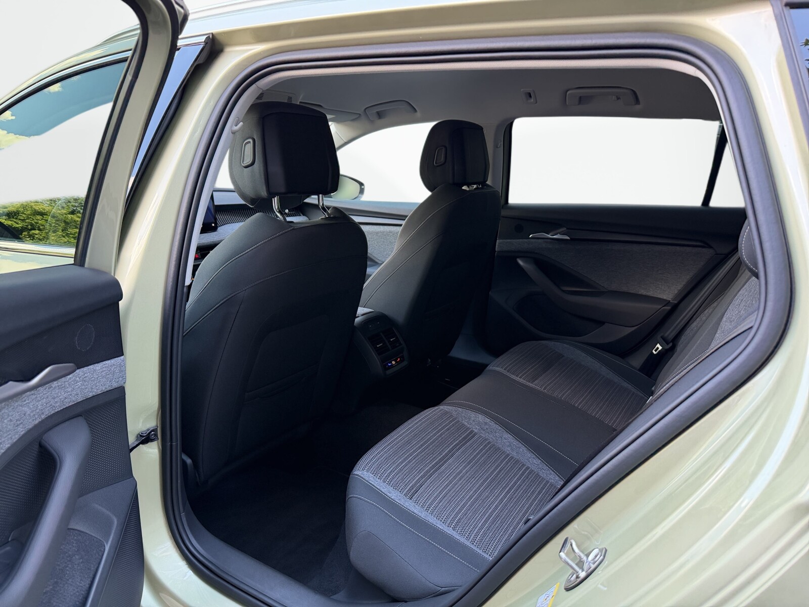 Škoda Superb - zdjęcie 35