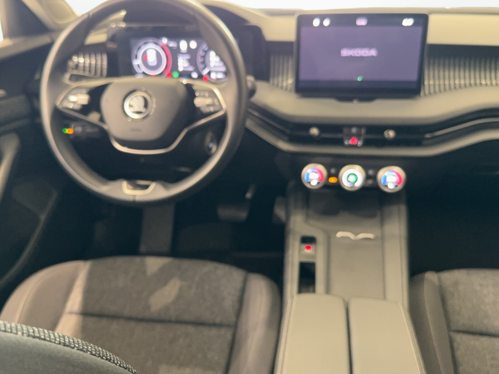 Škoda Superb Combi - zdjęcie 15
