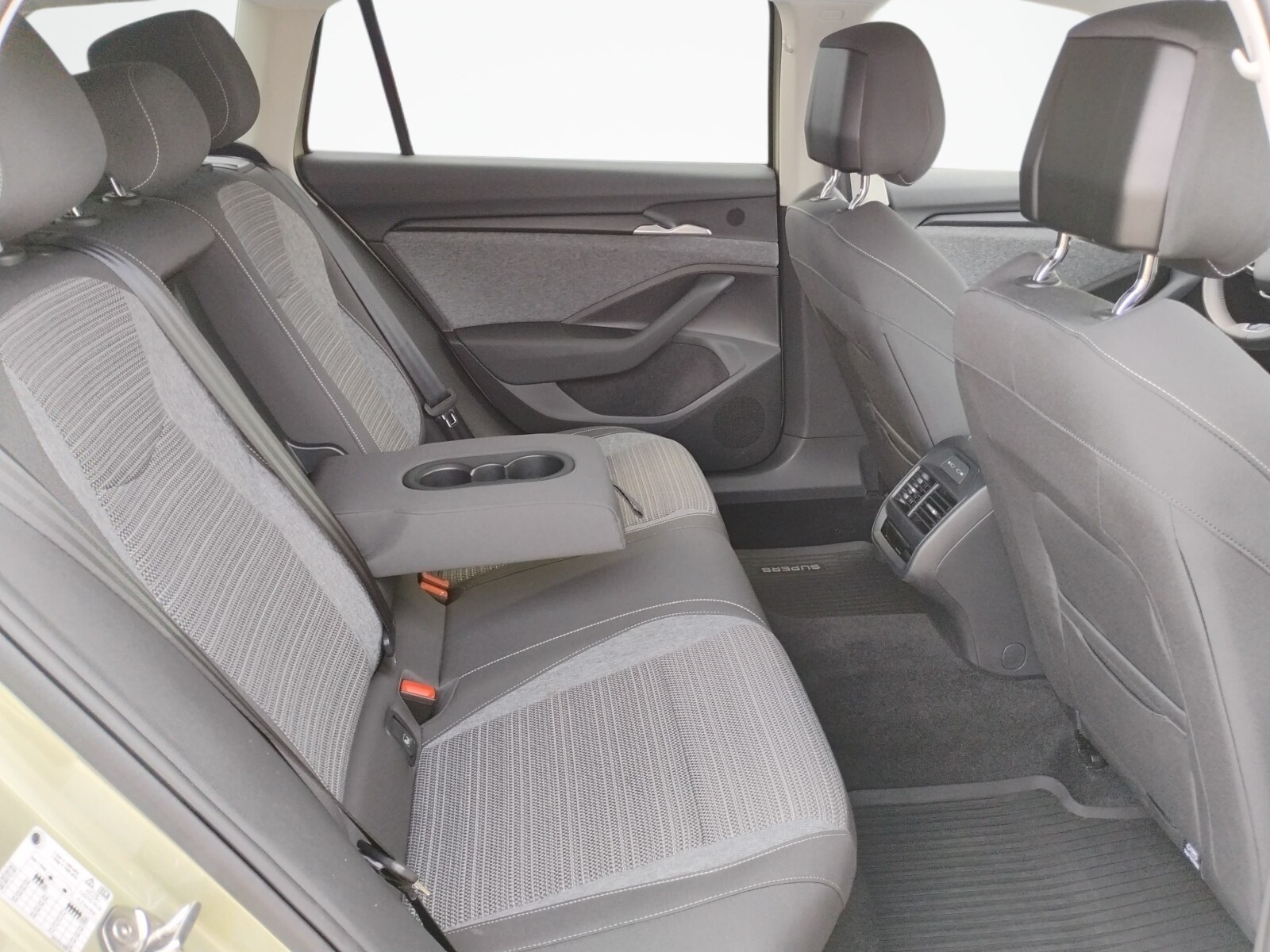 Škoda Superb Combi - zdjęcie 14
