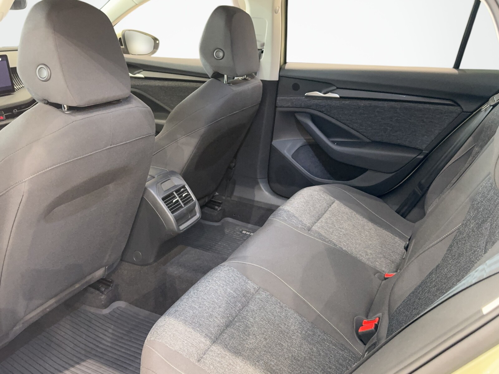 Škoda Superb Combi - zdjęcie 13