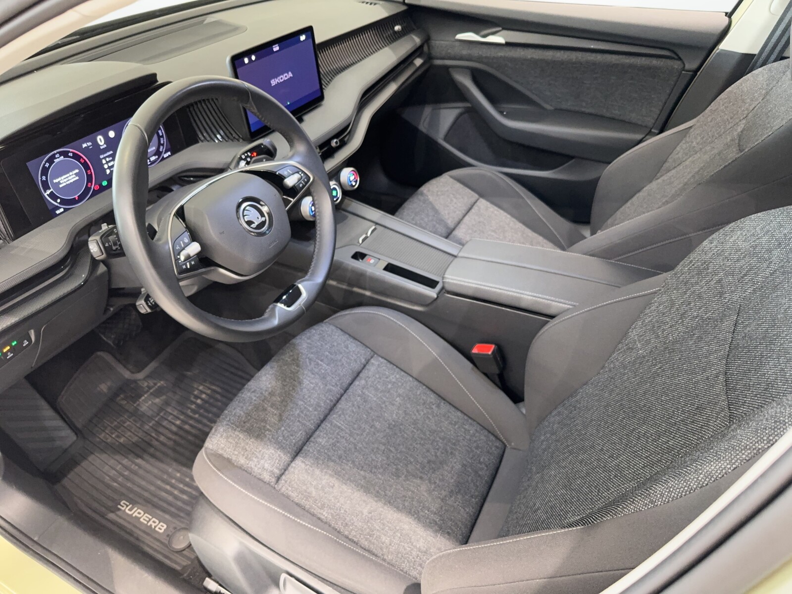 Škoda Superb Combi - zdjęcie 10