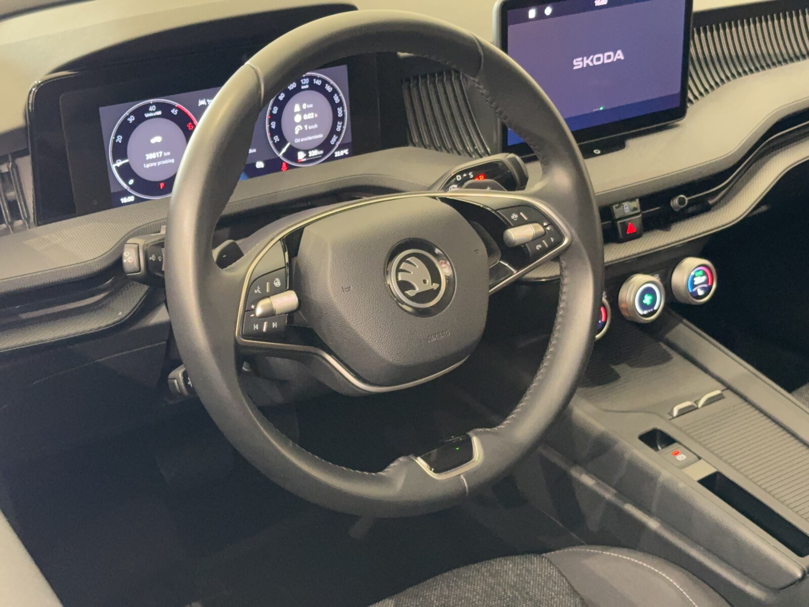 Škoda Superb Combi - zdjęcie 21