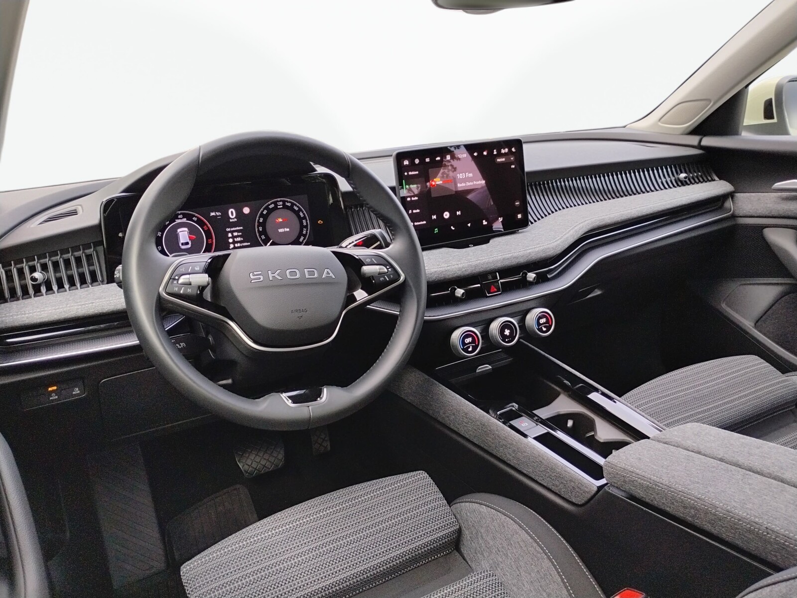 Škoda Superb Combi - zdjęcie 19