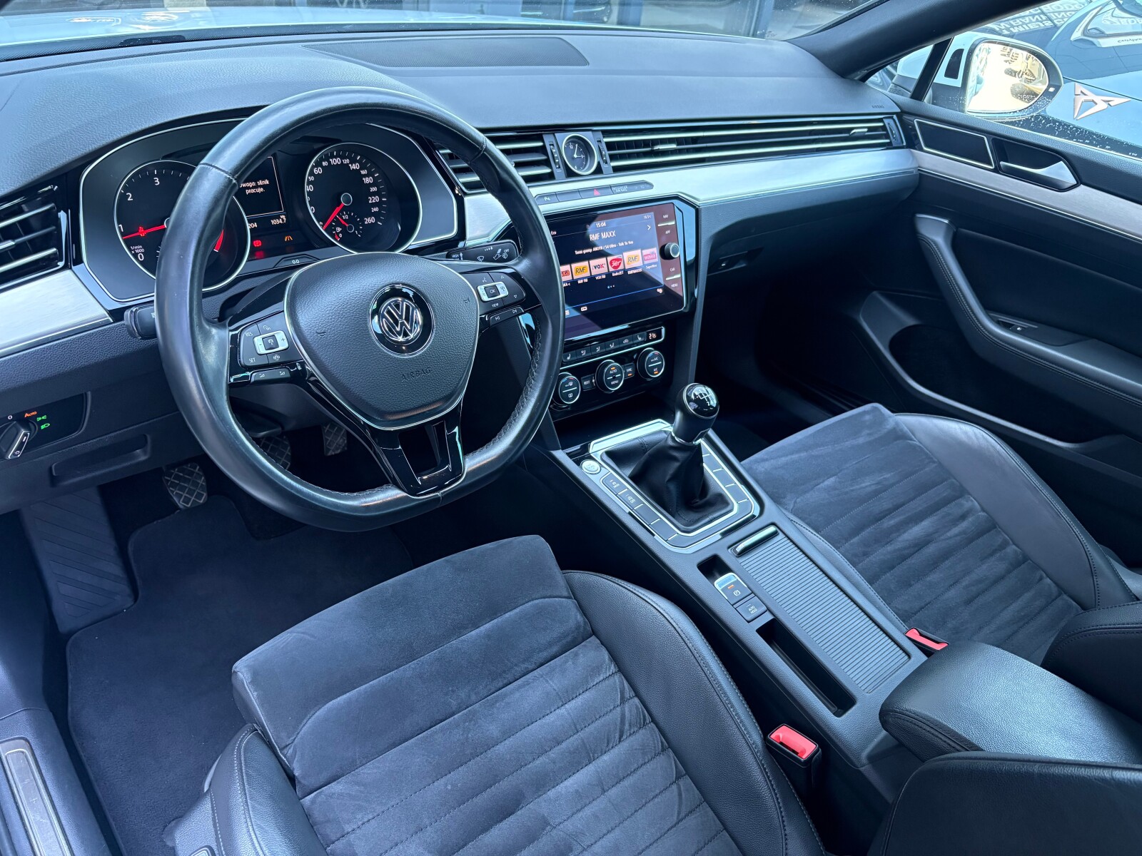 Volkswagen Passat - zdjęcie 11