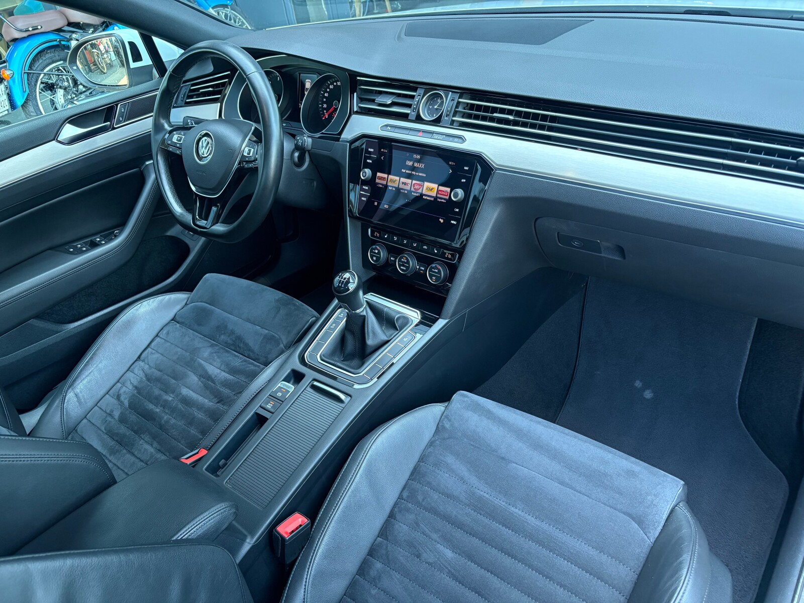 Volkswagen Passat - zdjęcie 16