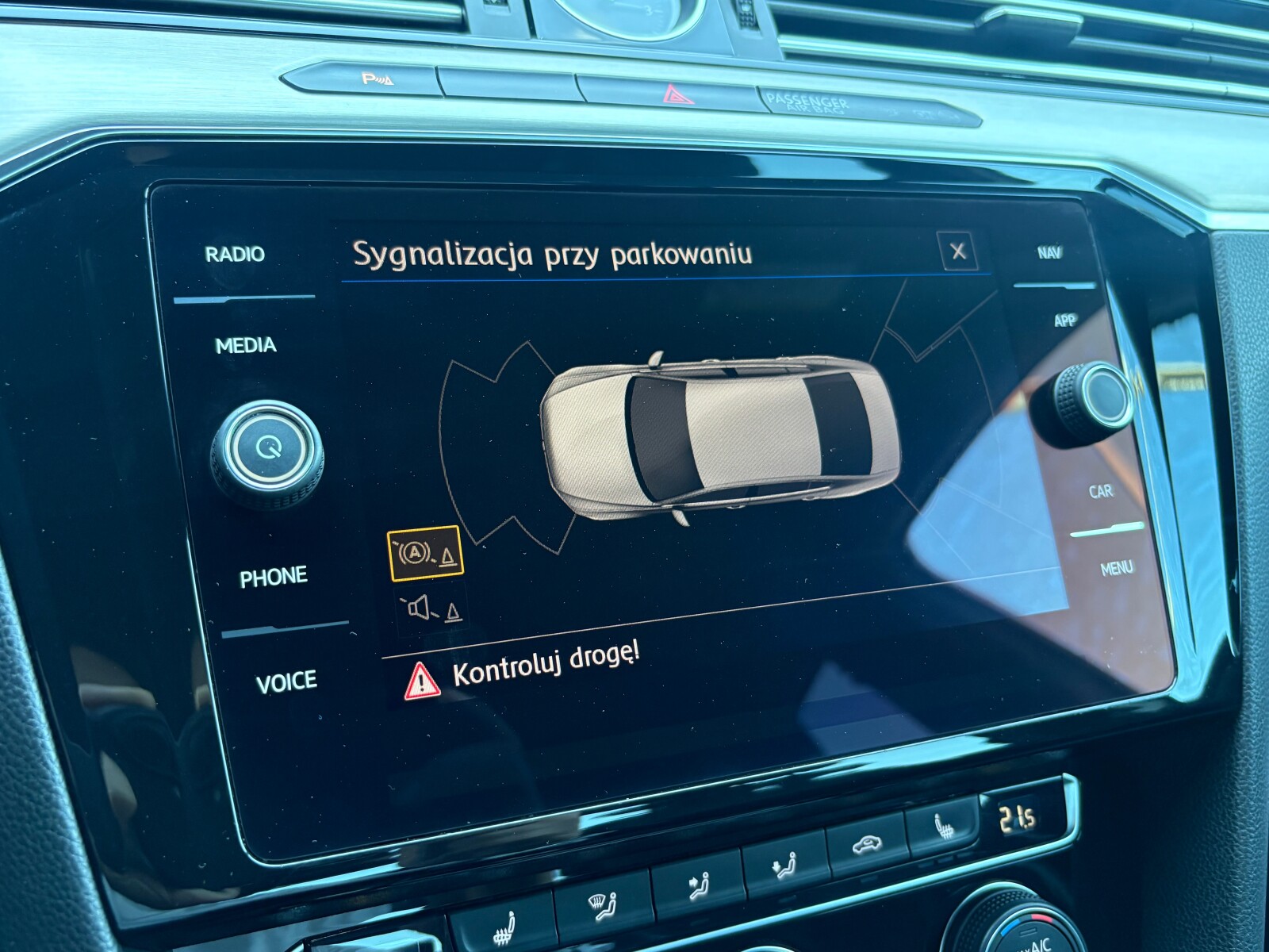Volkswagen Passat - zdjęcie 29