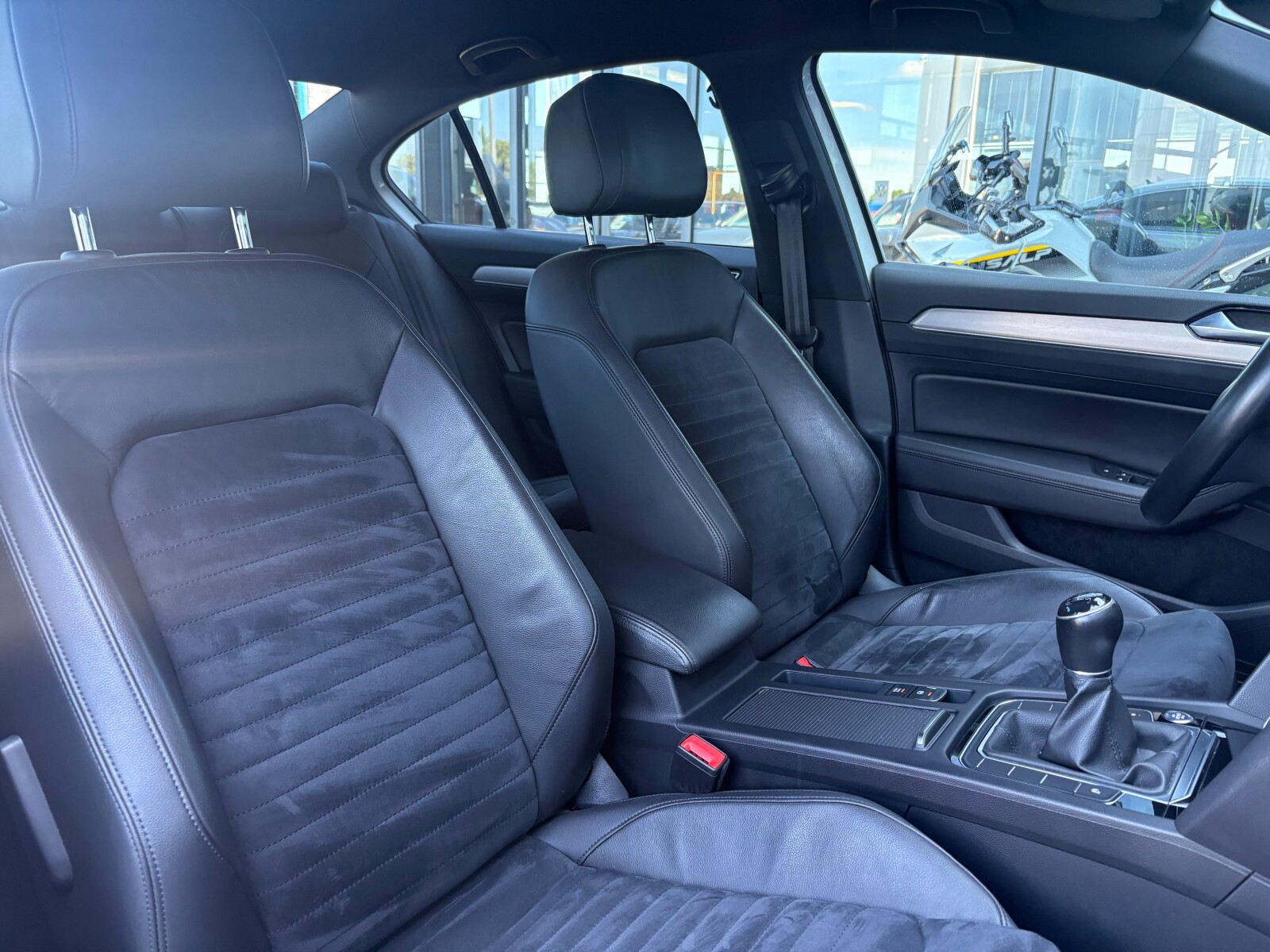 Volkswagen Passat - zdjęcie 17