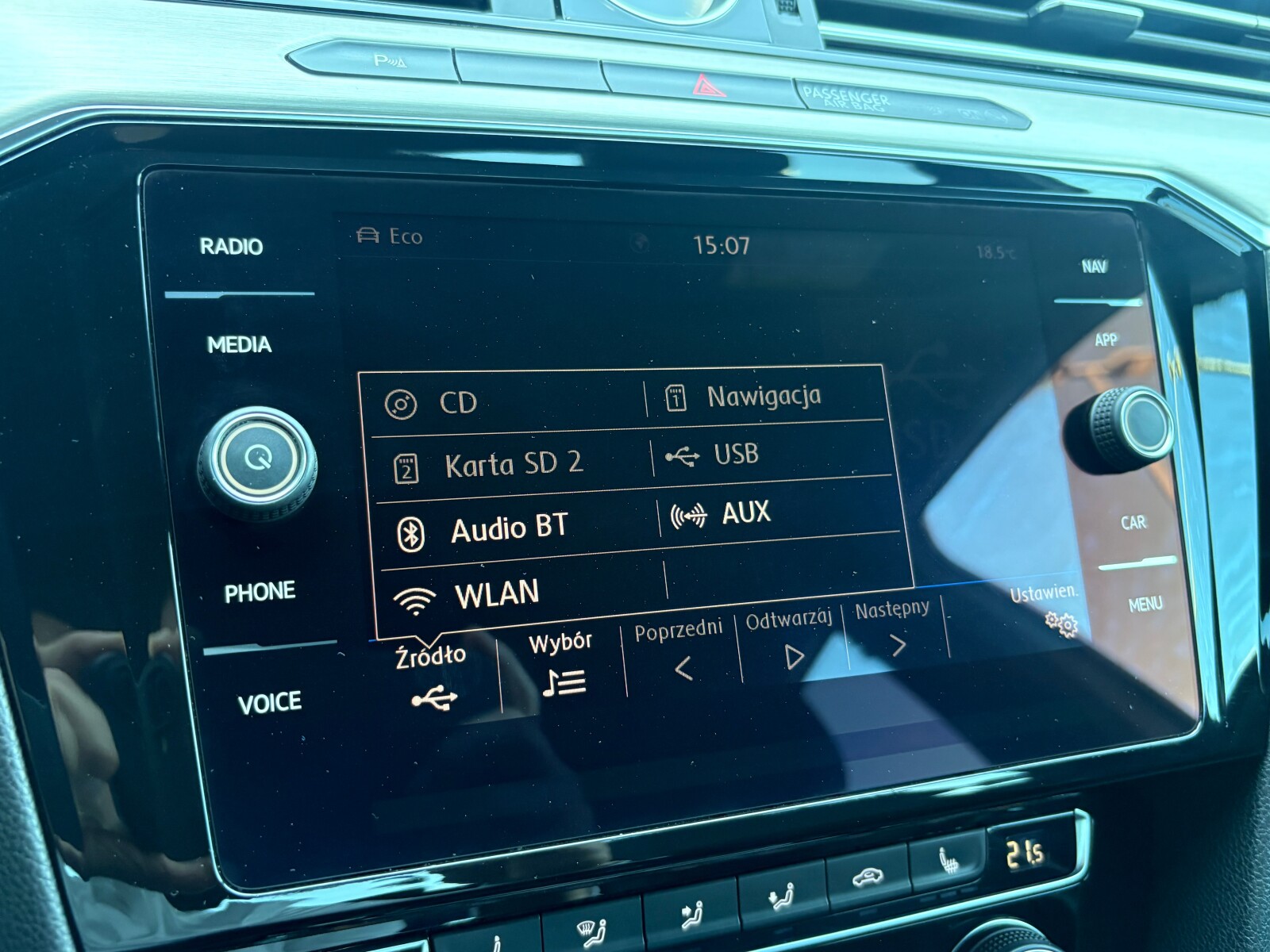 Volkswagen Passat - zdjęcie 30