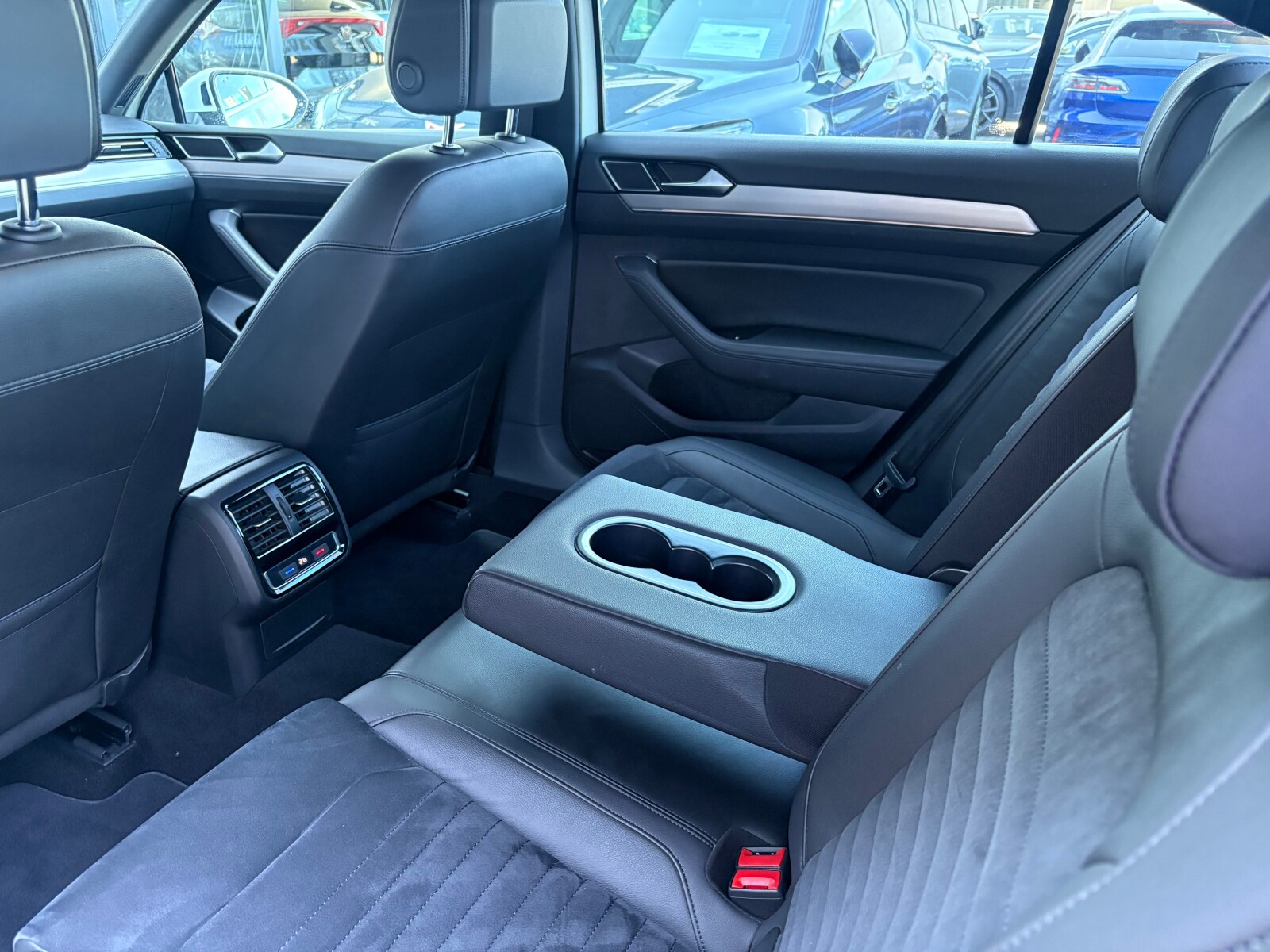 Volkswagen Passat - zdjęcie 14