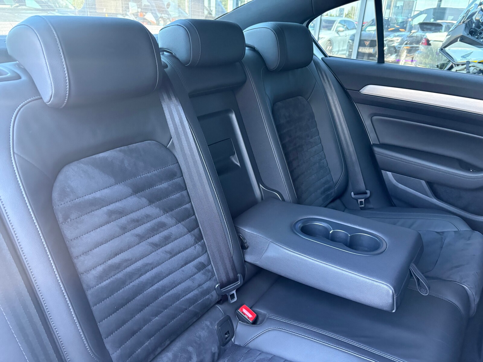 Volkswagen Passat - zdjęcie 15